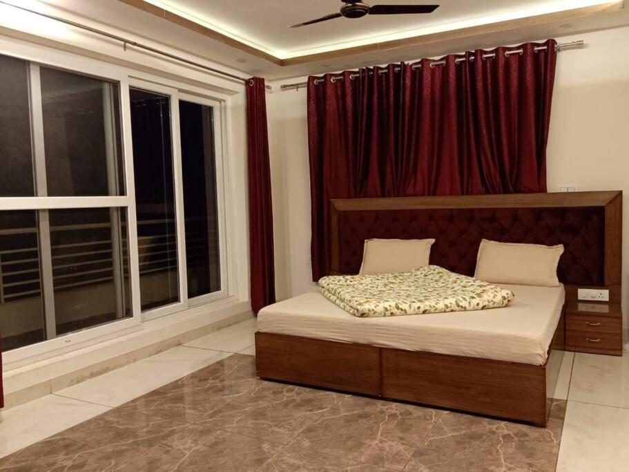 Pine Peak Villa Kasauli Exterior foto