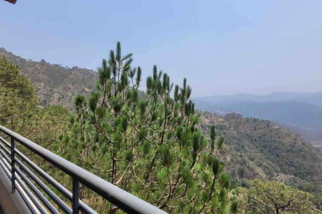 Pine Peak Villa Kasauli Exterior foto