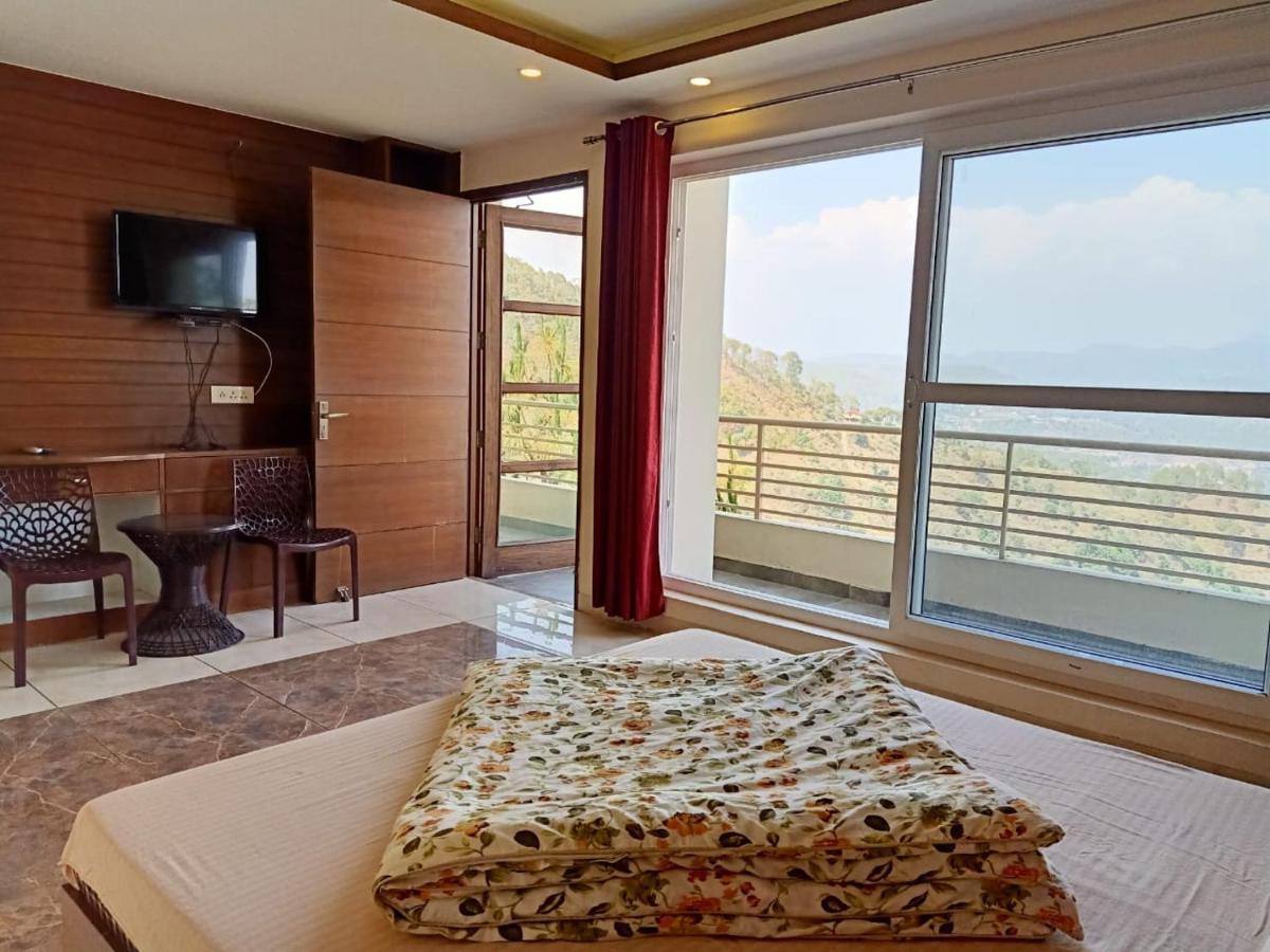 Pine Peak Villa Kasauli Exterior foto