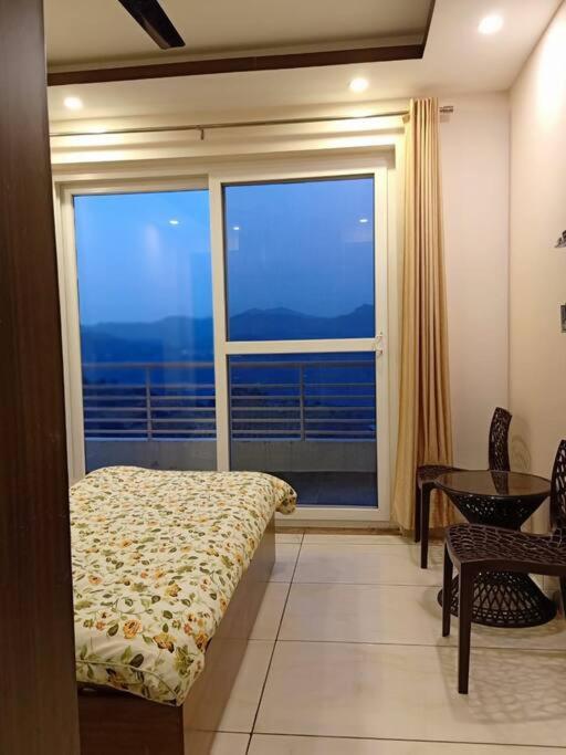 Pine Peak Villa Kasauli Exterior foto