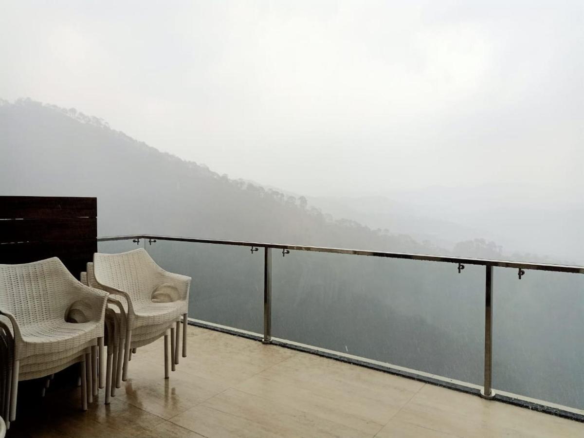 Pine Peak Villa Kasauli Exterior foto