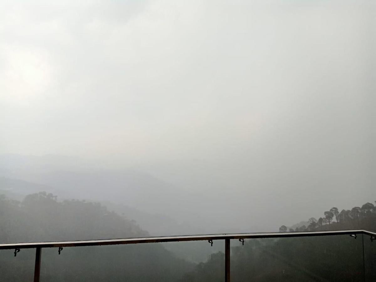 Pine Peak Villa Kasauli Exterior foto