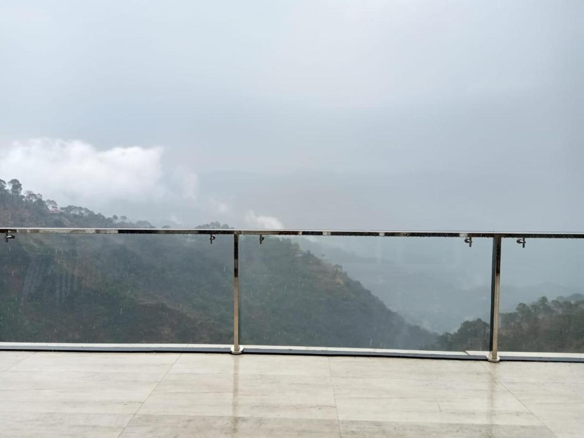 Pine Peak Villa Kasauli Exterior foto