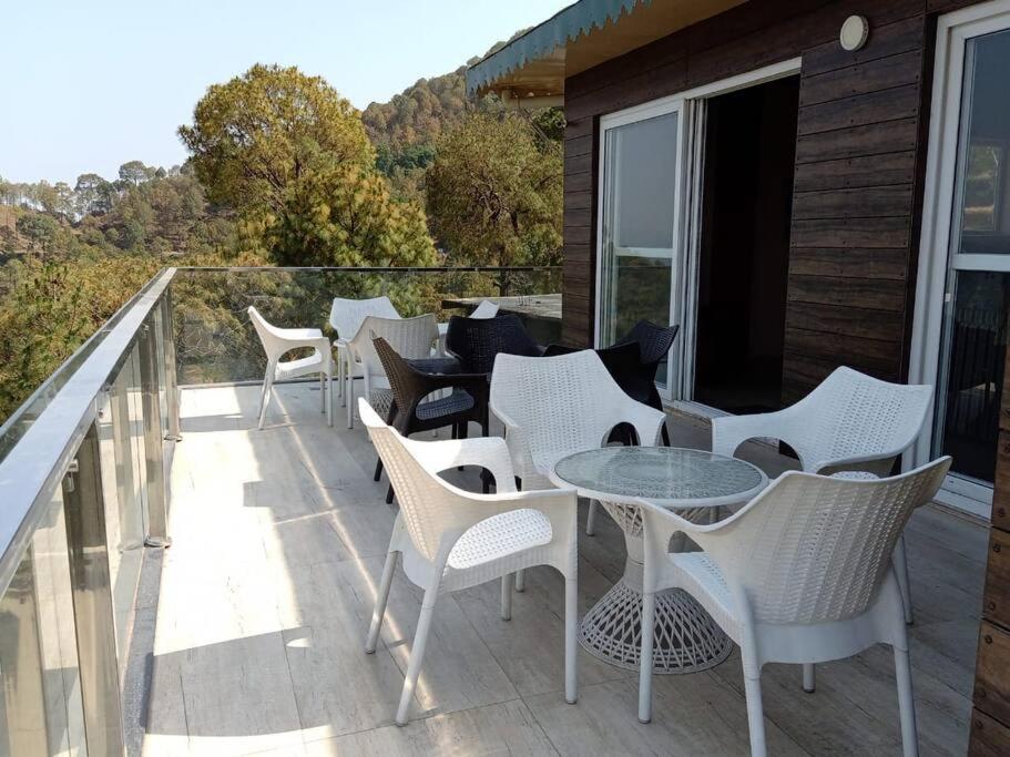 Pine Peak Villa Kasauli Exterior foto