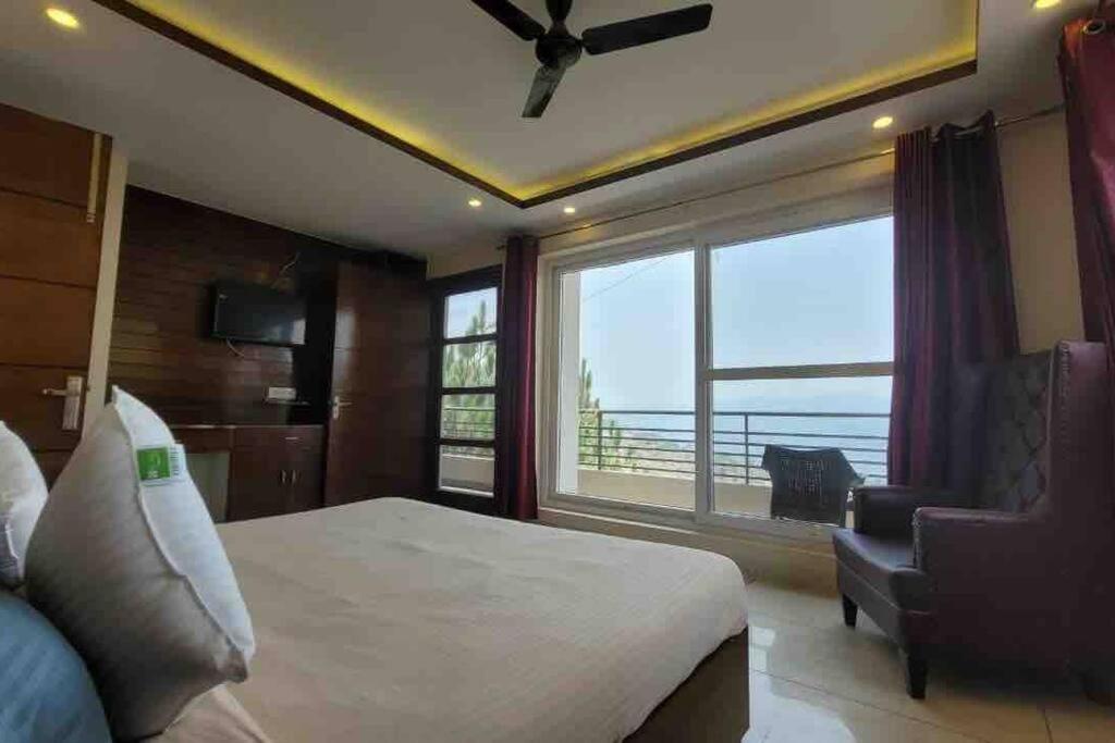 Pine Peak Villa Kasauli Exterior foto