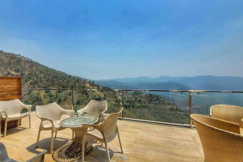 Pine Peak Villa Kasauli Exterior foto